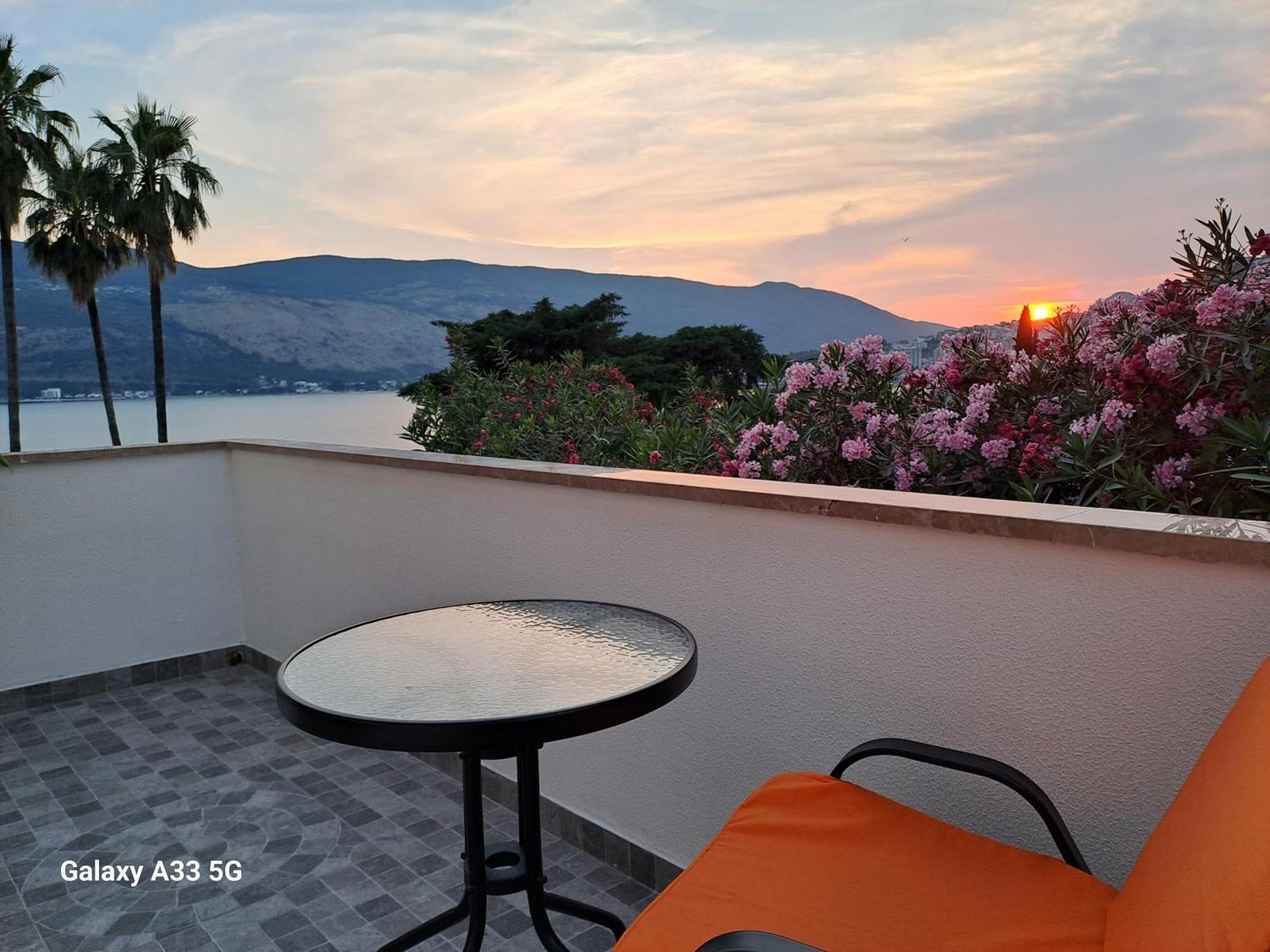 Guest House Topla Herceg Novi Exterior photo